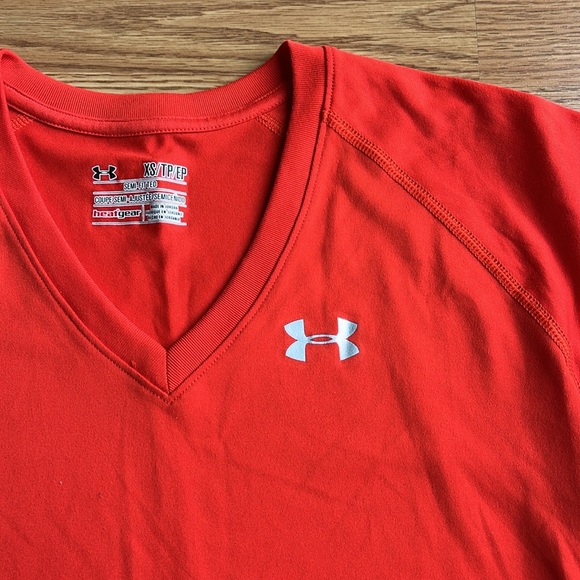 UA workout top - Picture 2 of 4